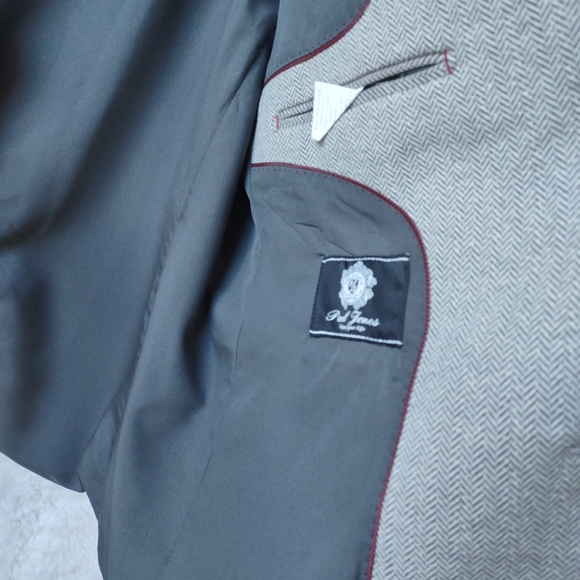 Paul Jones Jacket - Picture 16 of 16